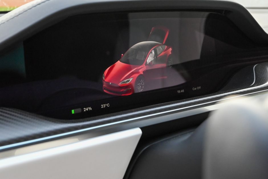 Apple ve Tesla Arasında Yeni Bir Dönem mi Başlıyor? CarPlay Entegrasyonu Yakın Olabilir