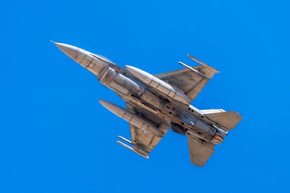 Yapay Zeka Destekli F-16 Gökyüzünde: Savaşın Geleceği Yeniden Yazılıyor mu?