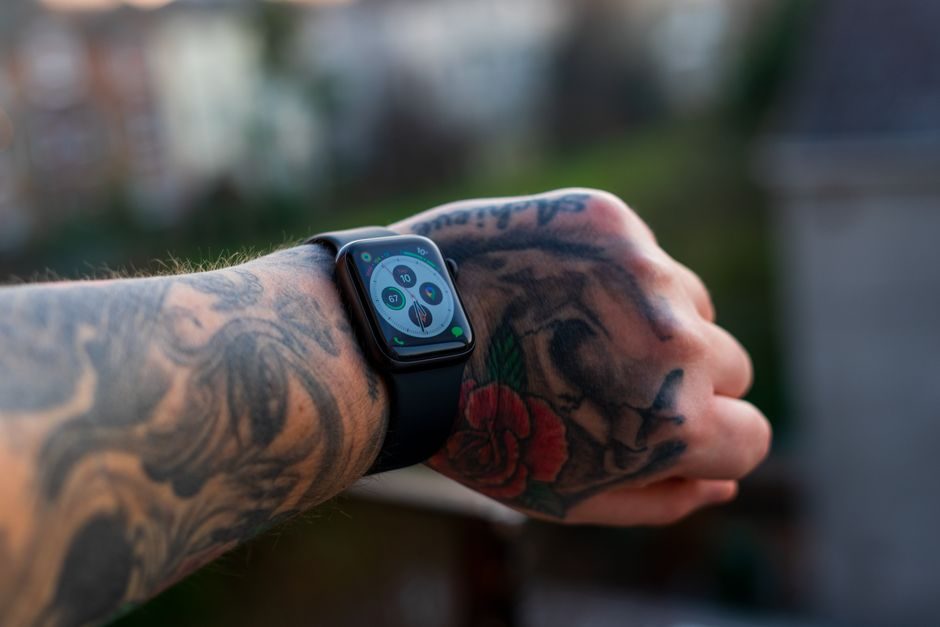 Akıllı Saat Pazarında Liderlik El Değiştirmiyor: Apple Zirvede, Samsung Geriliyor