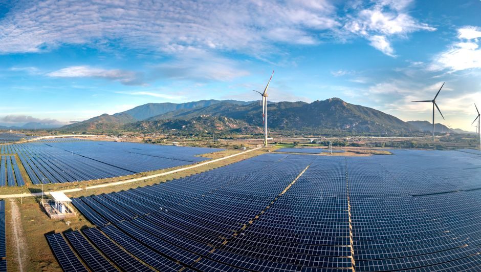 Çin'in Elektrik Gücü Rekor Seviyeye Ulaştı: Yenilenebilir Enerjiye Küresel Bakış