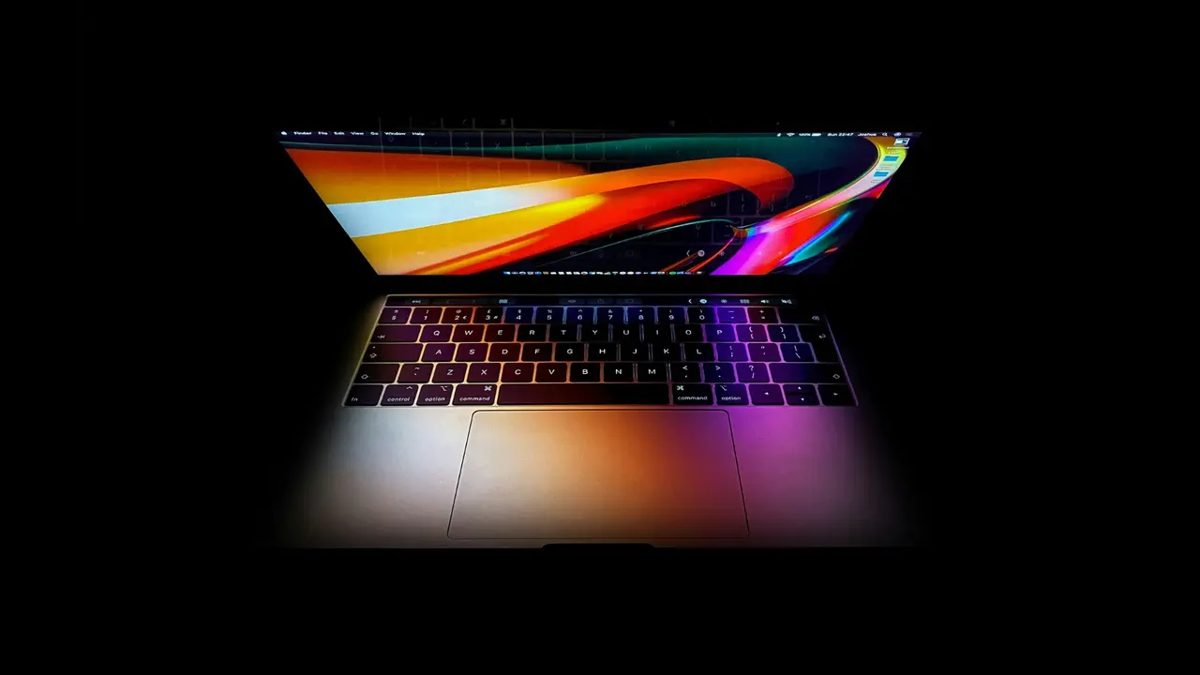 Apple'dan MacBook Pro İçin Erken Tasarım Yeniliği ve M7 İşlemci Sürprizi